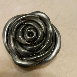 Novel Rose-shaped Gothic European Classic Princess metal jewelry box.